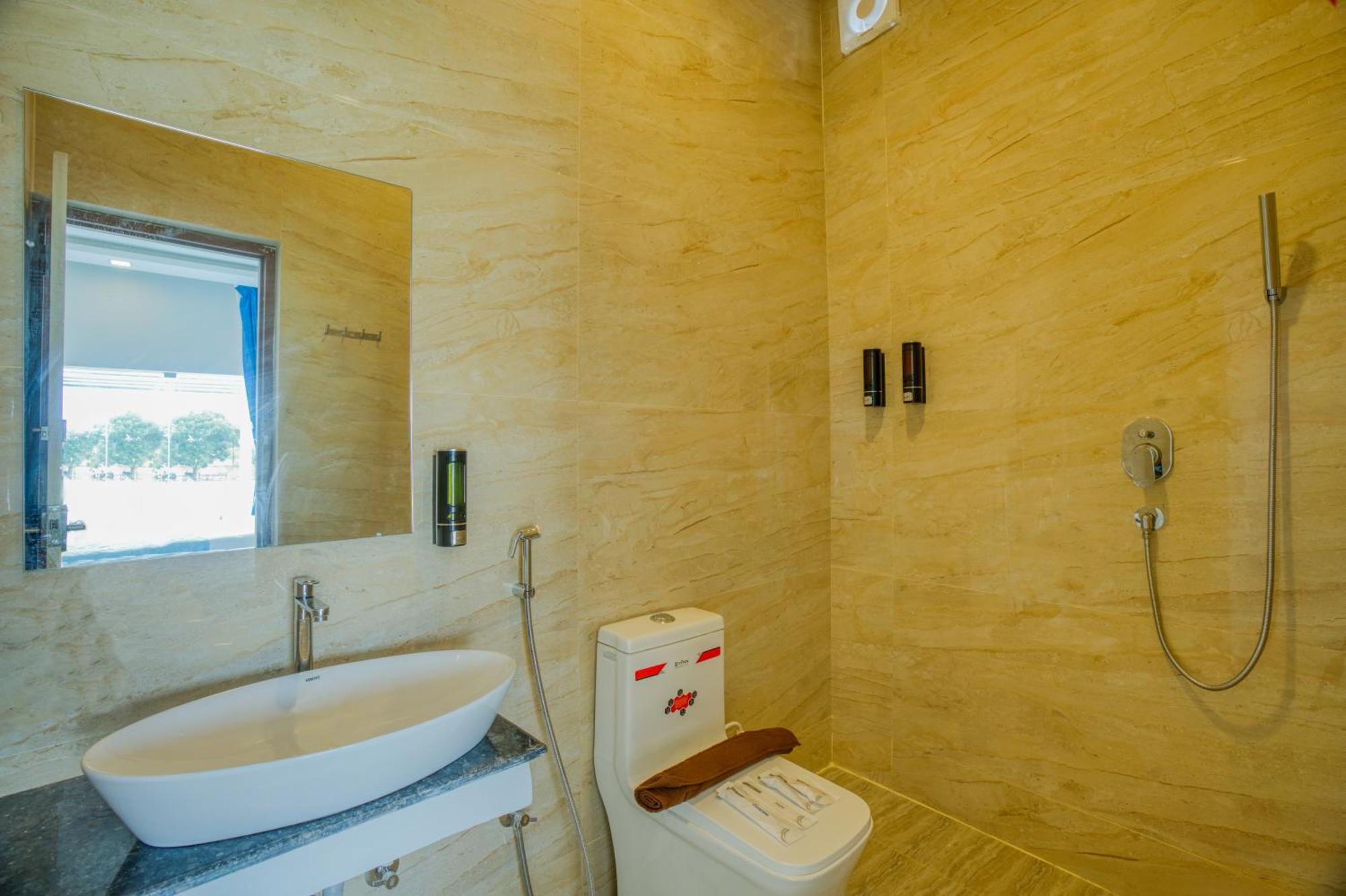 Seaborne Beach Resort Ауровиль Экстерьер фото