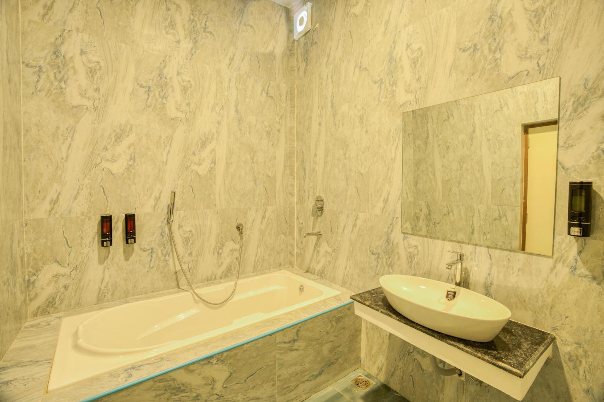 Seaborne Beach Resort Ауровиль Экстерьер фото