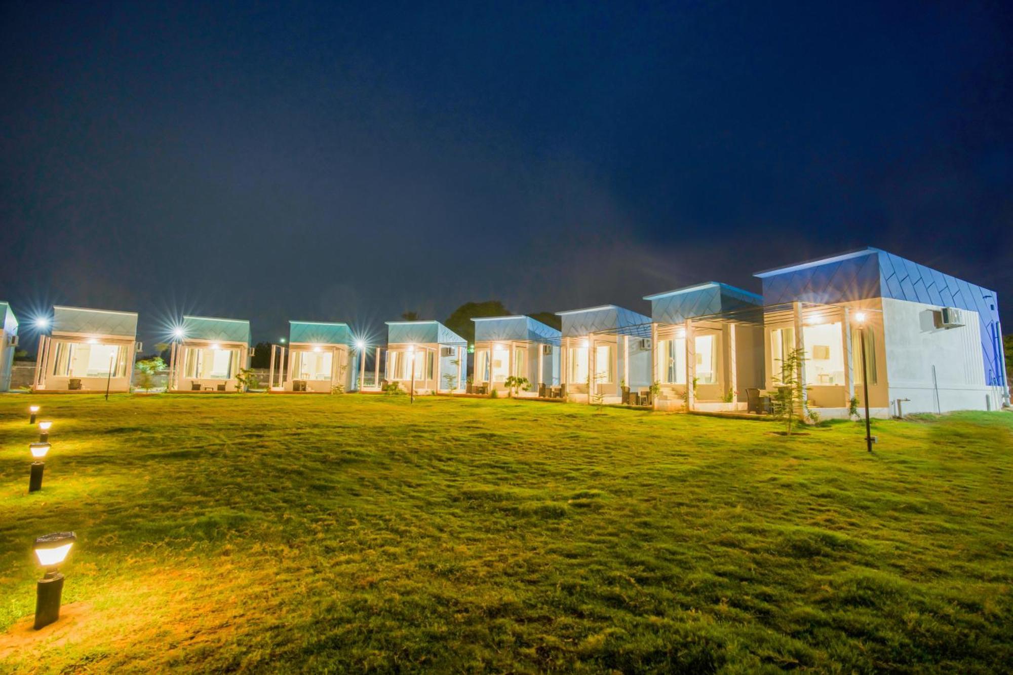 Seaborne Beach Resort Ауровиль Экстерьер фото